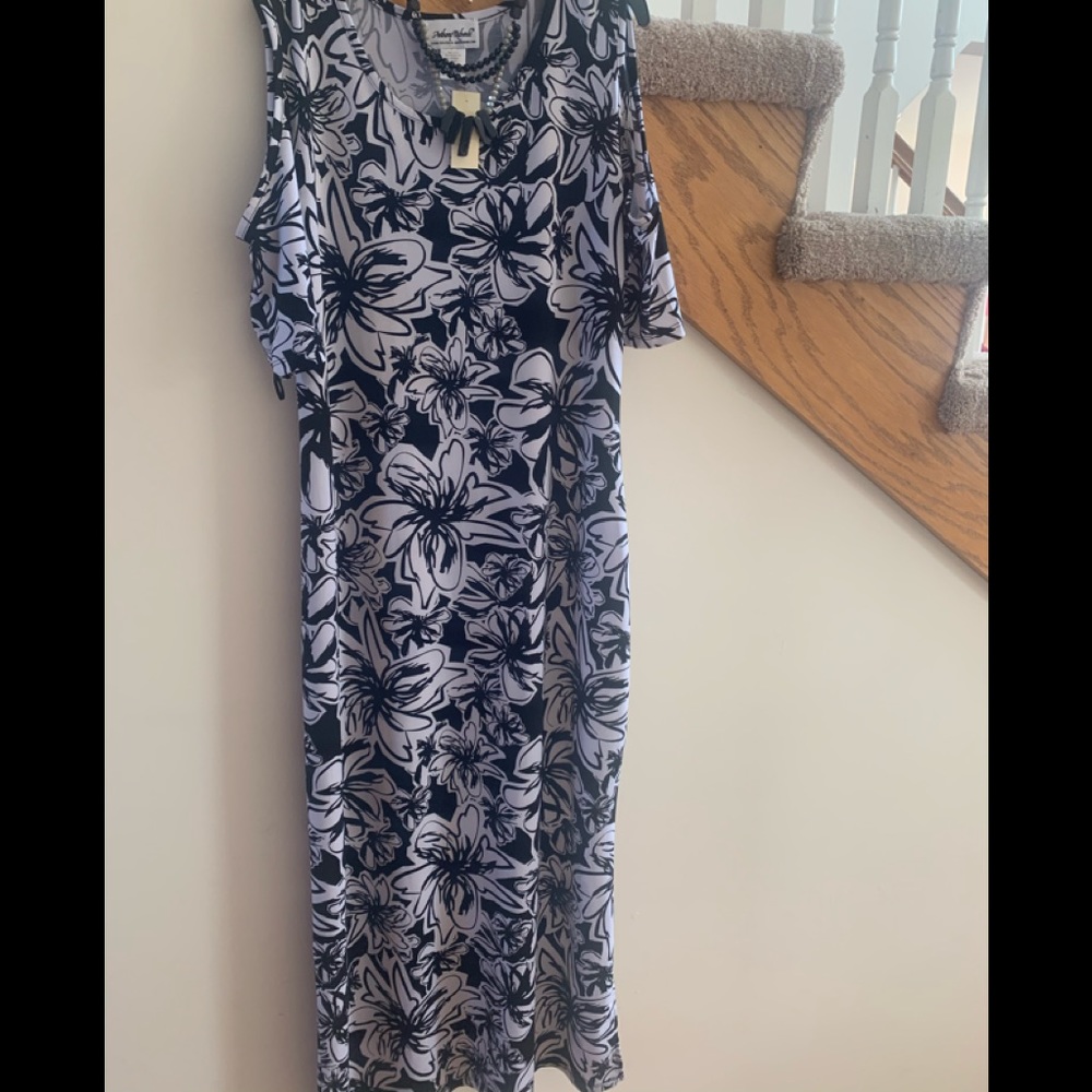 Black and White Print Stretchy Maxi Dress